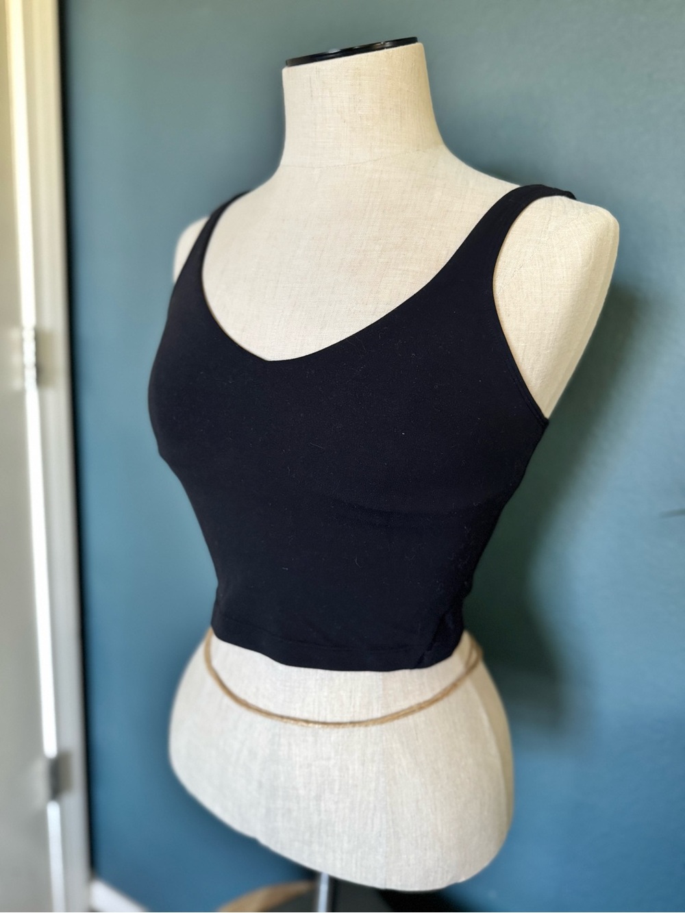 Lululemon Black Cropped Tank - Scoop Neck